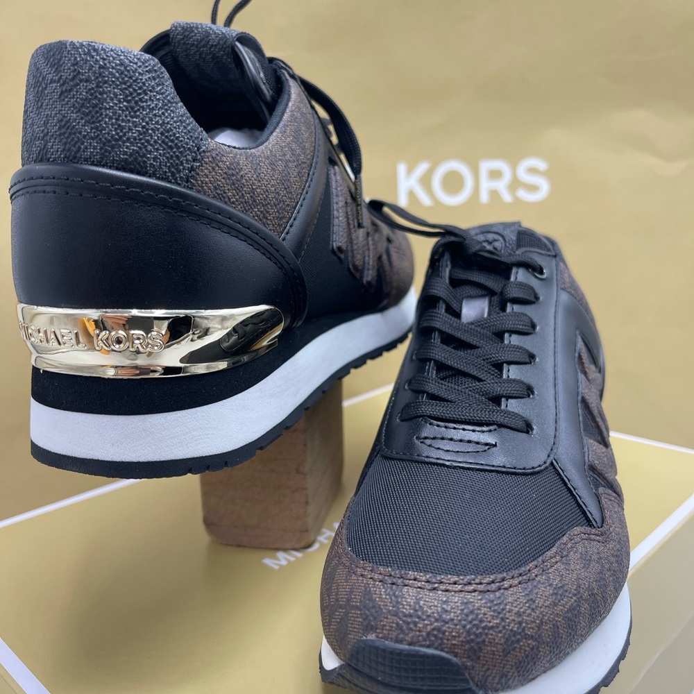 Michael Kors MADDY TRAINER MK SIG SM/MK PATCH
49F1MAFS1B Athletic Sneakers
Brown - Picture 8 of 16